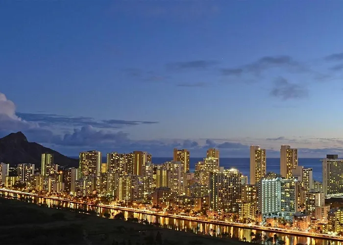 Waikiki Studio With Parking!!!
